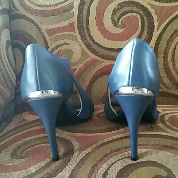 Shoe - Picture 3 of 4